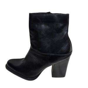 NINE & CO. Black Leather Heeled Western Look Ankle Boots
